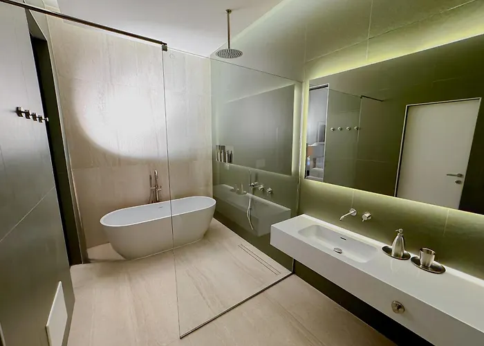 ベッド・アンド・ブレックファスト Eternal